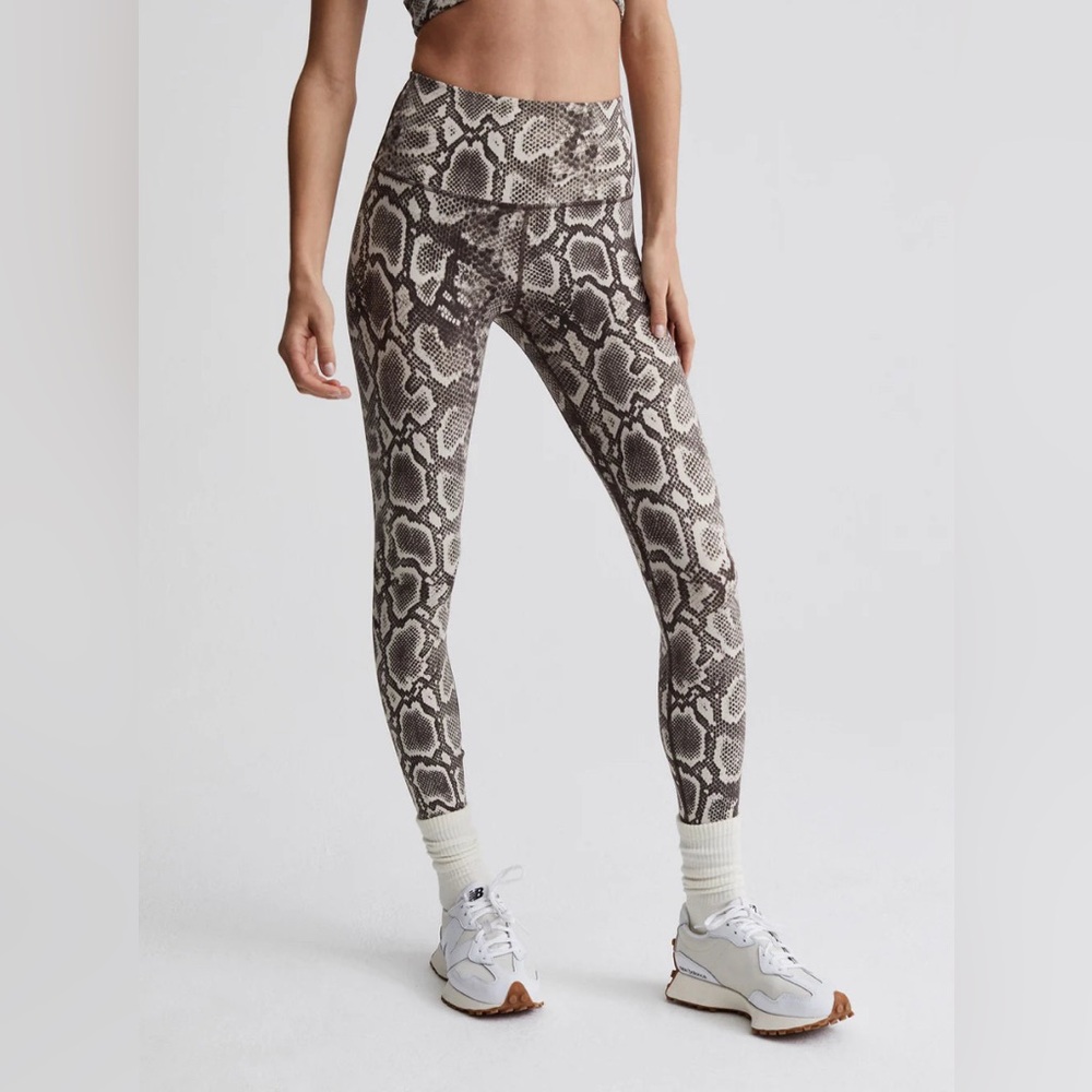 VARLEY- LETS GO HIGH RISE LEGGING 25 TAUPE RATTLESNAKE